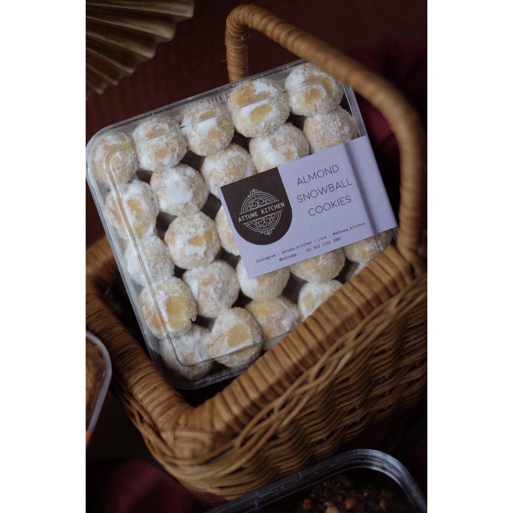 

Almond snowball cookies (putri salju) (gosend only)