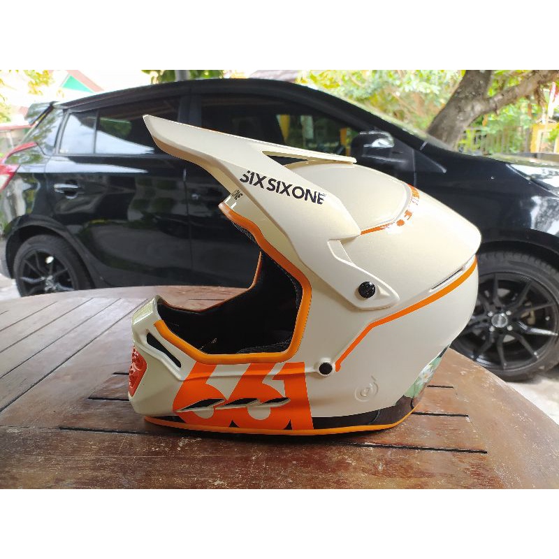 Helm Sixsixone 661 Reset size L