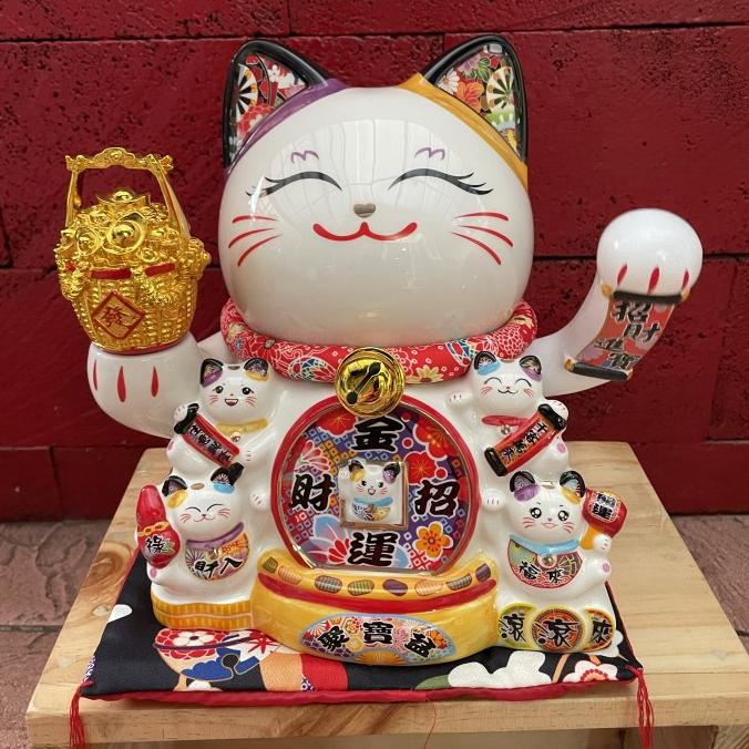 patung kucing hoki keramik