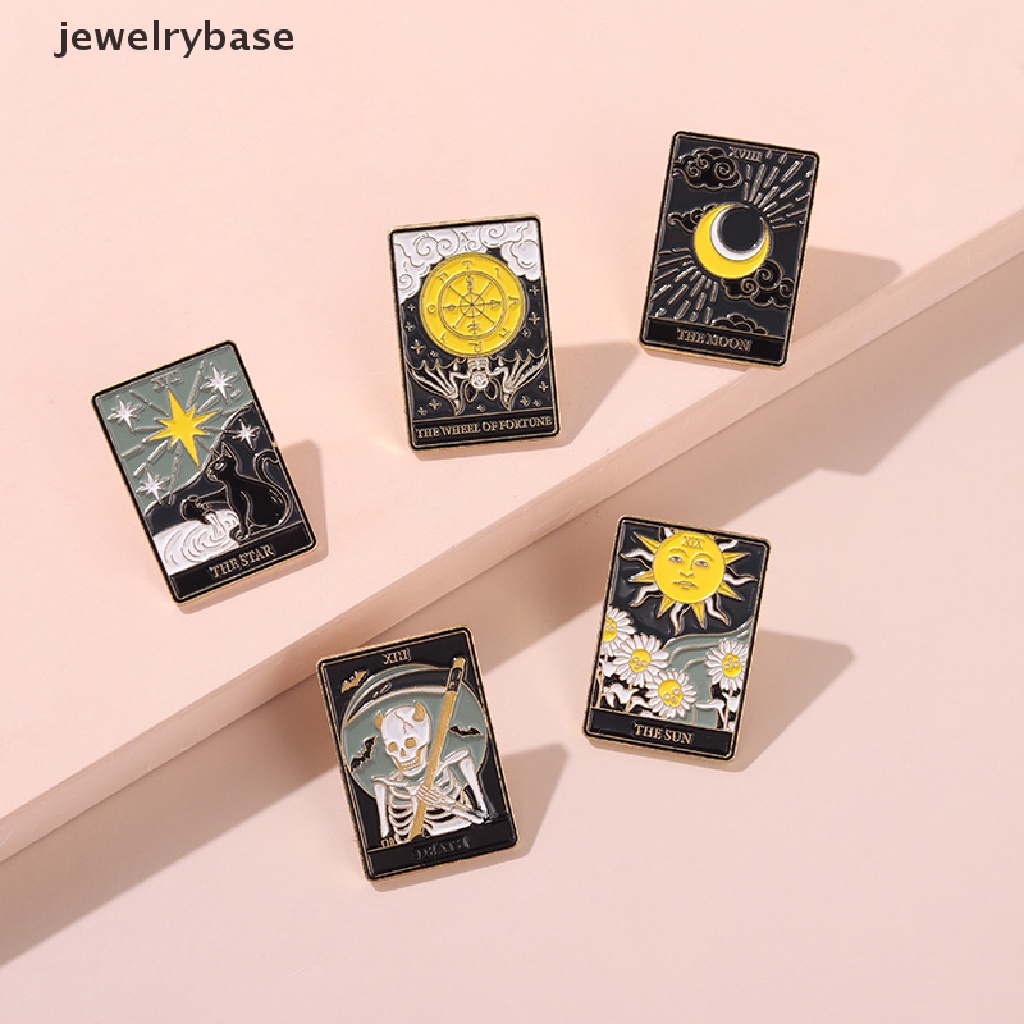 Bros Pin Enamel Desain Tengkorak Kelelawar Kartu Tarot Untuk Kerah Tas Ransel