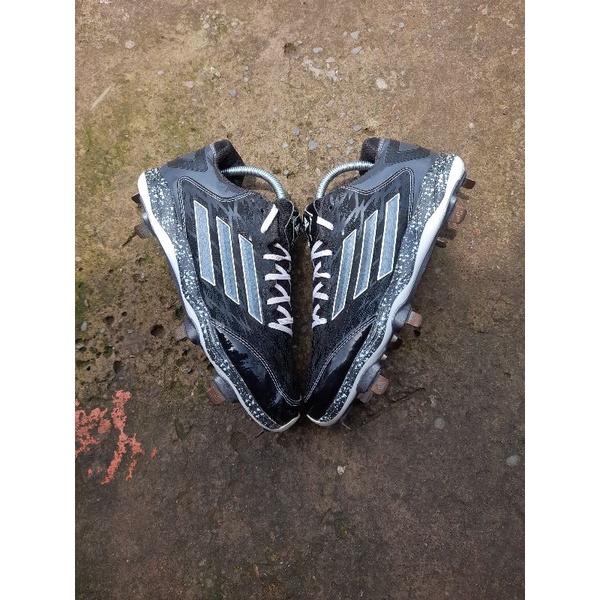 sepatu baseball / softball adidas spike