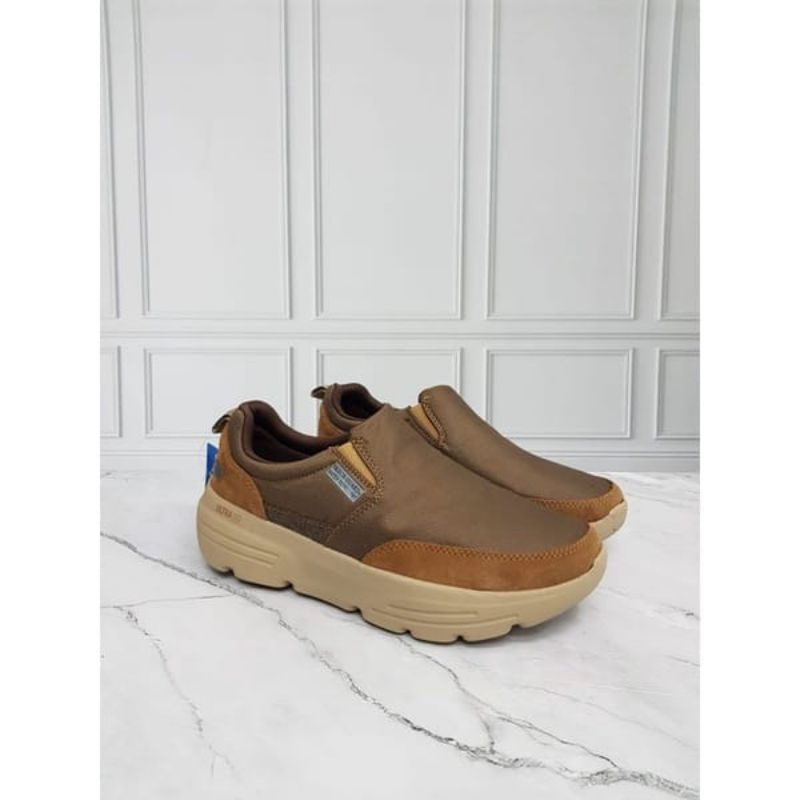 Sepatu Pria Skechers / Skechers pria go walk Duro / Sepatu Skechers Pria Go Walk Duro