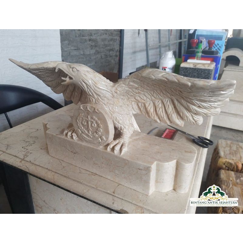 Papan Nama Meja Marmer Bentuk Elang