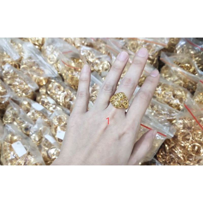 Fifi Fashion Cincin Ukir Xuping lebar Model Perhiasan Lapis Emas 18K C0028