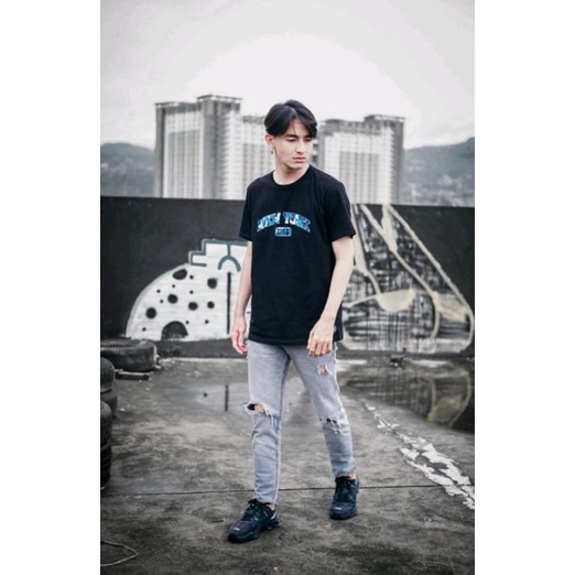 Kaos City Spektrum pendek Warna hitam