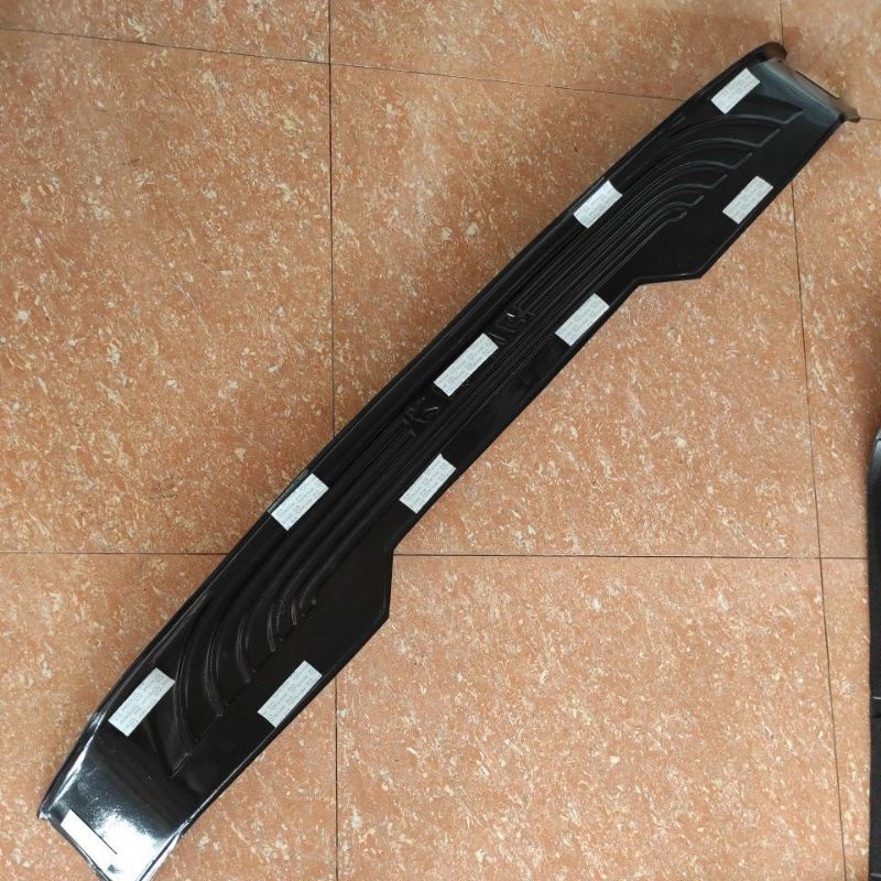 sill plate silplate pintu bagasi belakang toyota kijang kapsul KRISTA 1997 1998 1999  2000 2001 2002 2003 2004 hitam tempel