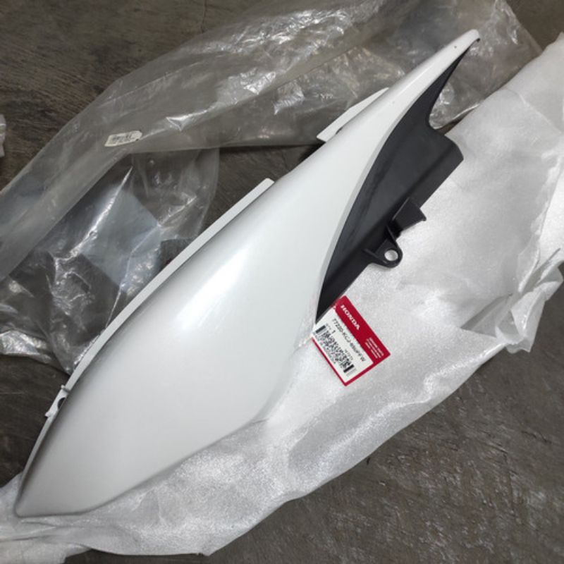 COVER BODY KIRI TIGER REVO PUTIH ORI AHM