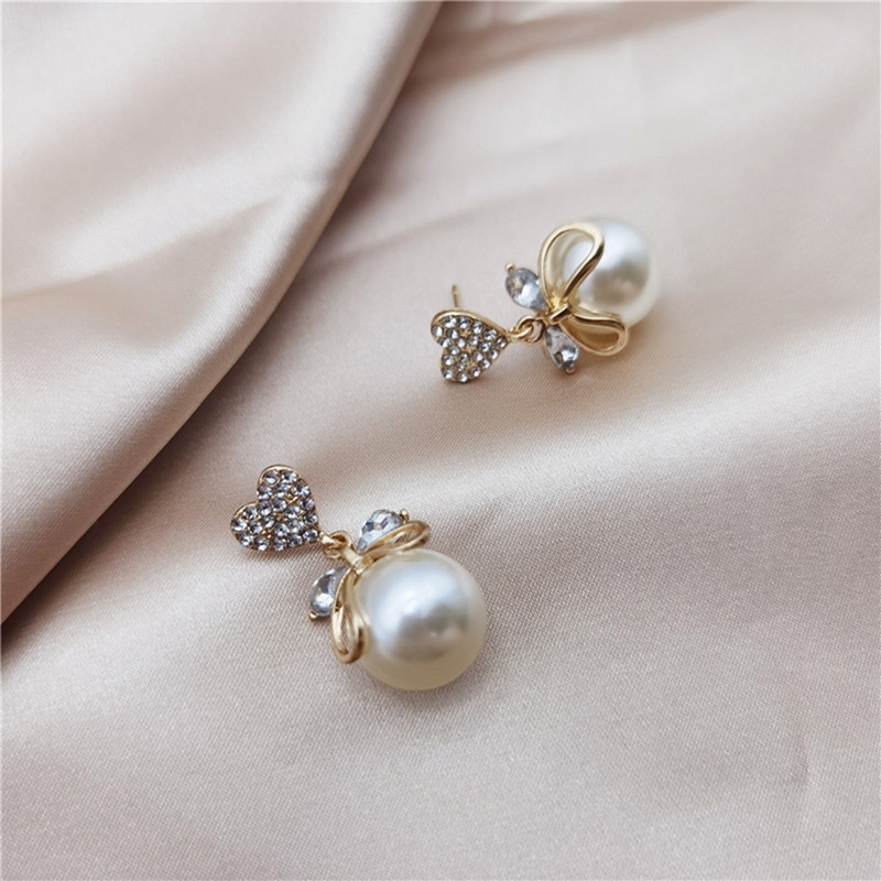 Fancyqube Anting Stud Bentuk Hati Besar Aksen Mutiara Gaya Korea Untuk Wanita