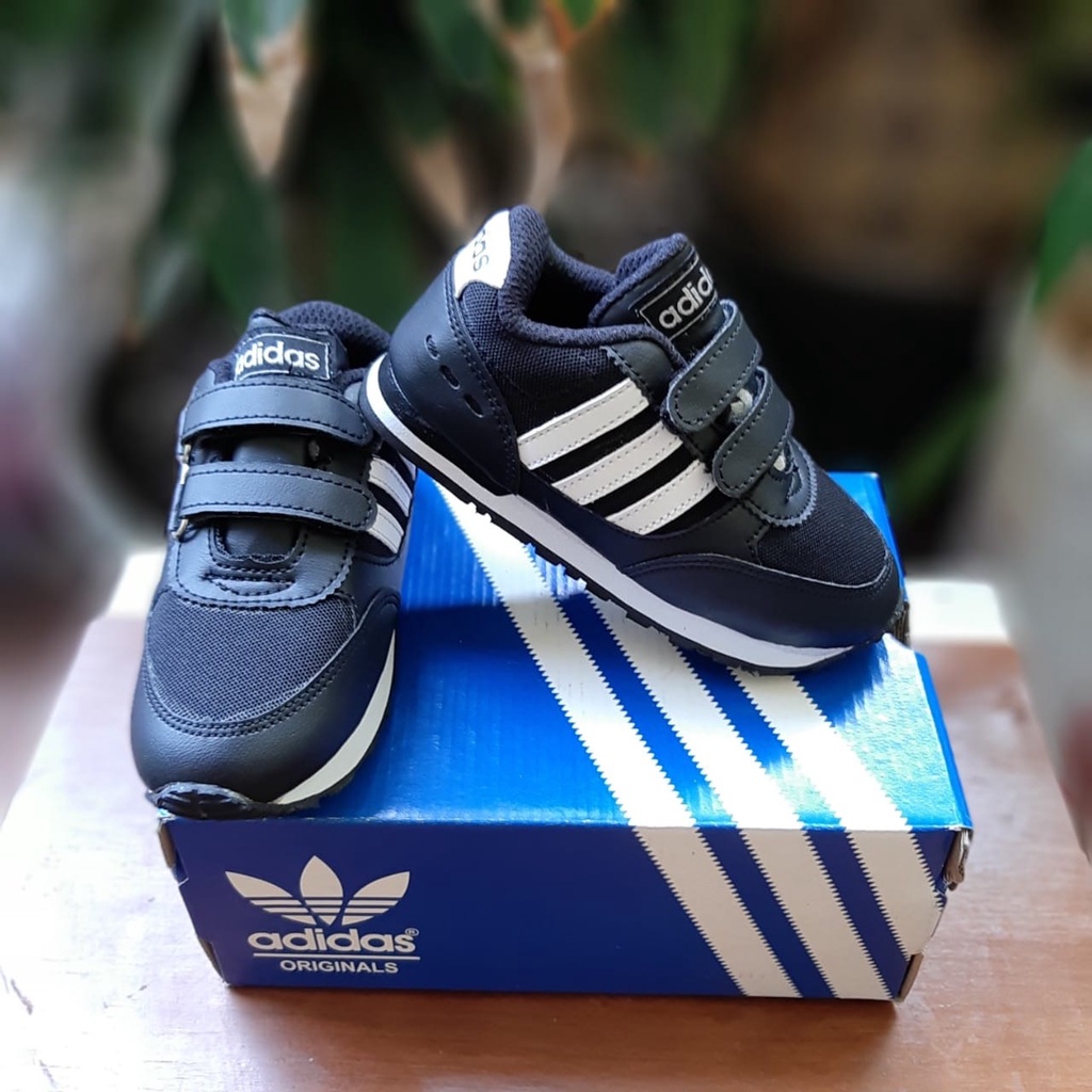 Sneakers Anak Laki Laki Import Sd Warna Hitam