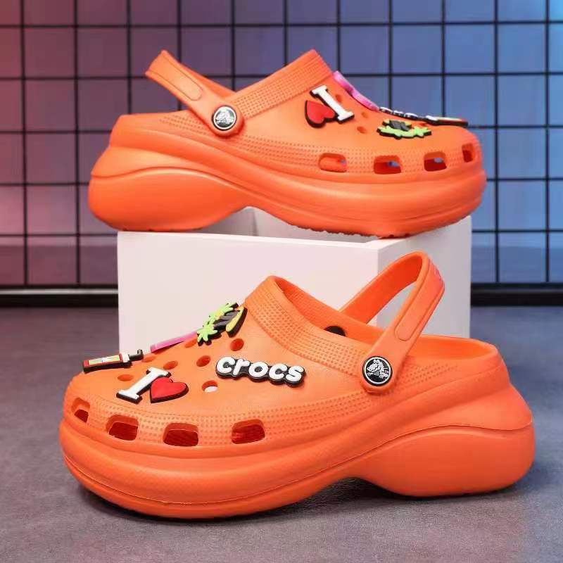 Crocs Sandal Wanita/ Classic By Crocs/ Free Jibbits Pantai