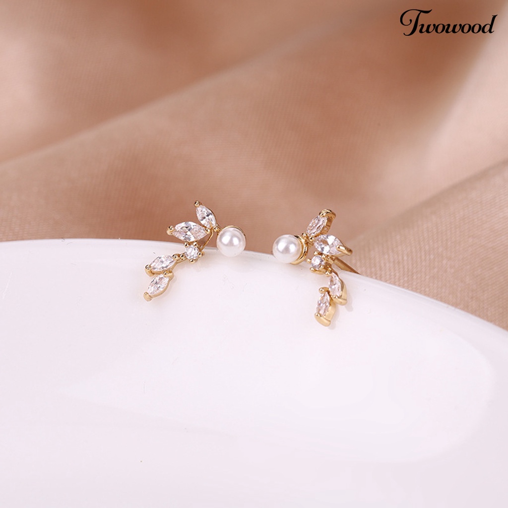 1 Pasang Anting Stud Bentuk Daun Aksen Mutiara Imitasi Bahan Cubic Zirconia Untuk Wanita