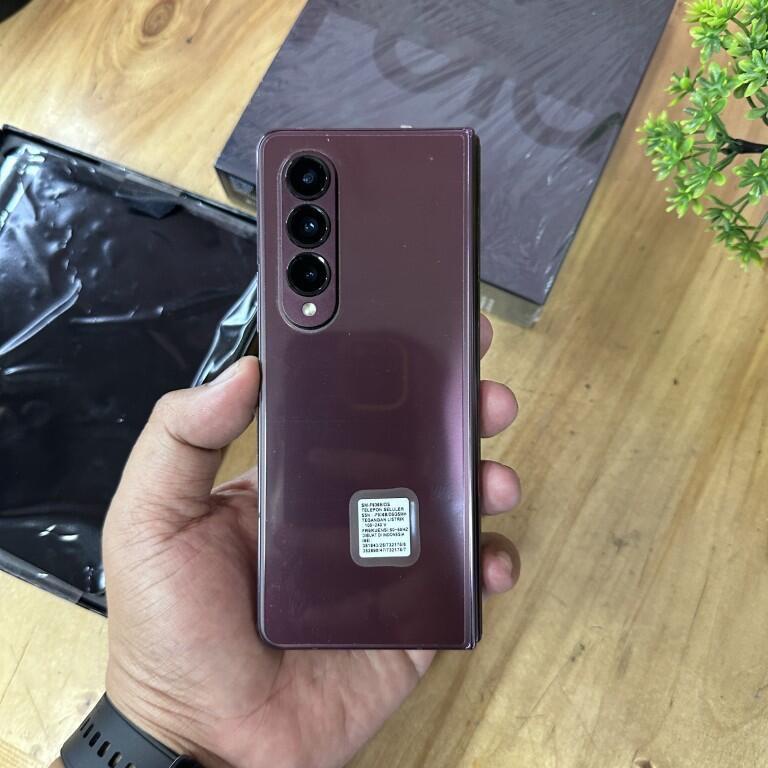 Samsung Galaxy Z Fold 4 5G 12/256GB Burgundy edition Like new resmi SEIN