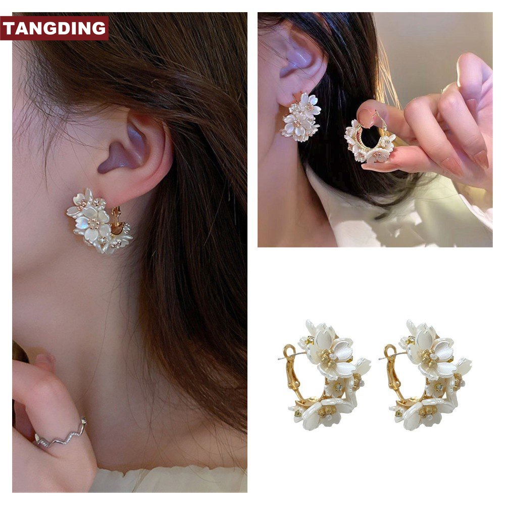 Anting Bentuk C Desain Bunga Gaya Elegan Untuk Wanita