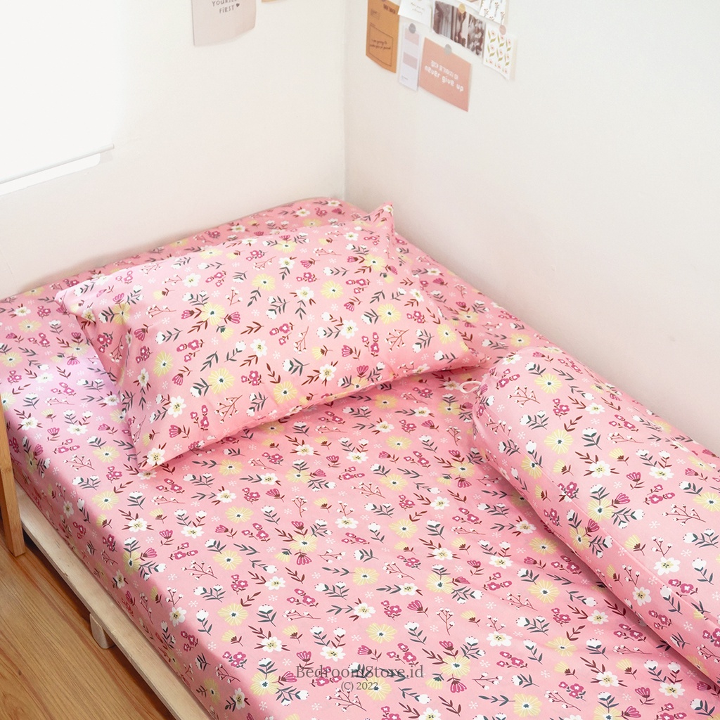 Sprei aesthetic motif Keiko pink sudah termasuk sarban dan sargul