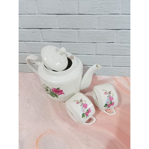 Barang Antik Teko Dan Cangkir Porselen Made In China