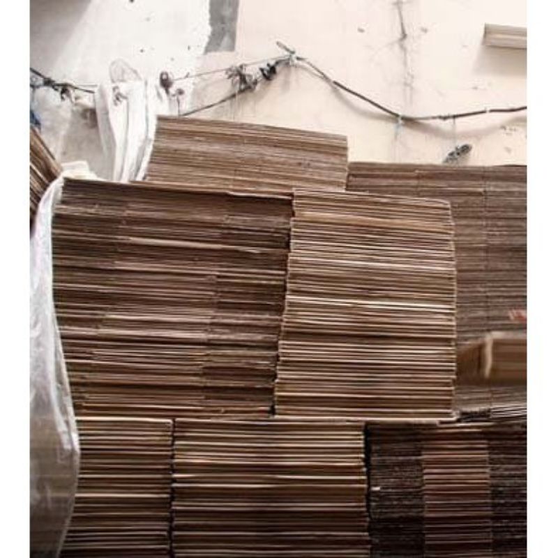 

kardus minuman bekas cocok buat packing /Ukuran Sama semua Kondisi 90% Harga Satuan