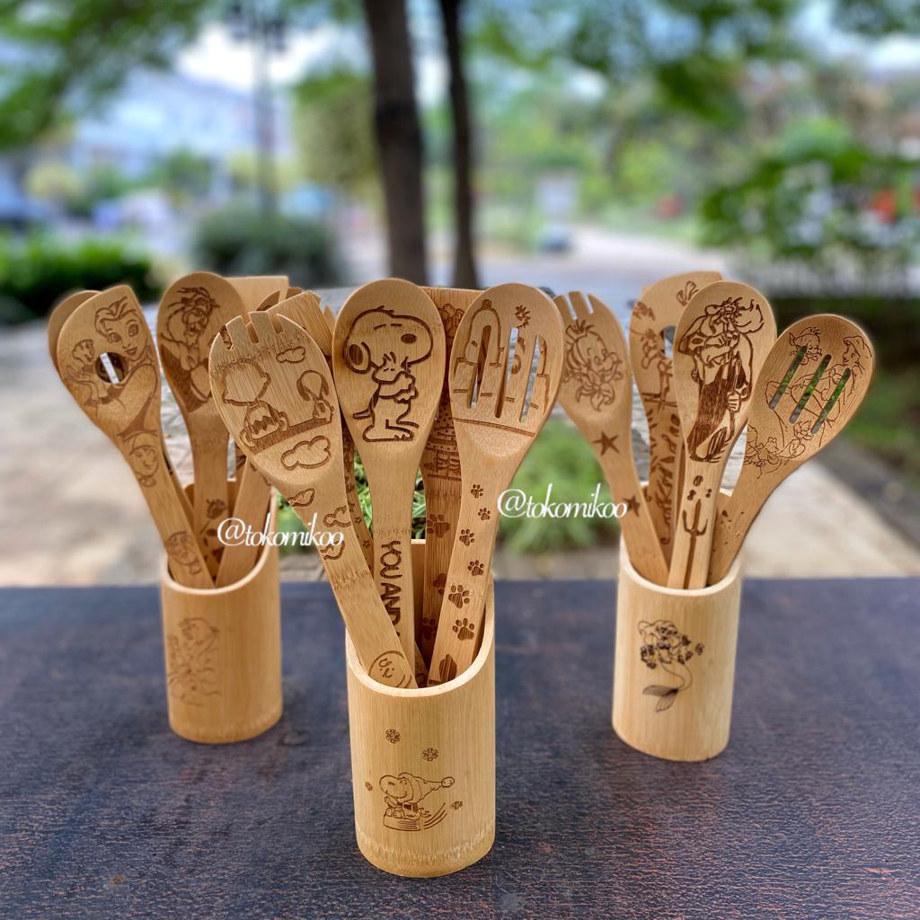 Sutil Set Spatula Masak Bahan Bambu Motif Natal Snoopy Pooh Toy Story