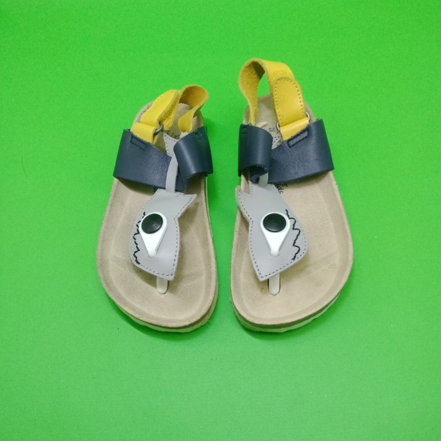 Preloved sepatu sandal anak laki Zara Kids size 24