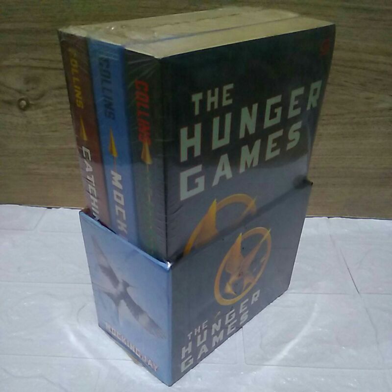 SUZANNE COLLINS BOX SET (3 buku) THE HUNGER GAMES / MOCKING JAY / CATCHING FIRE