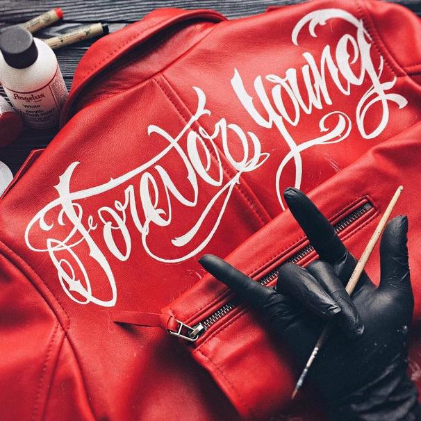 

Angelus Acrylic Leather Paints 1 oz - Champagne