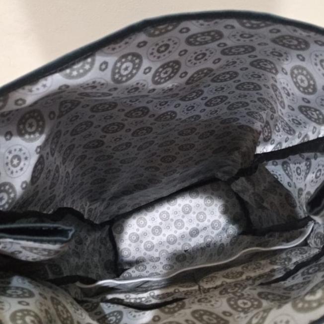 Tas ransel rolltop nama hyena