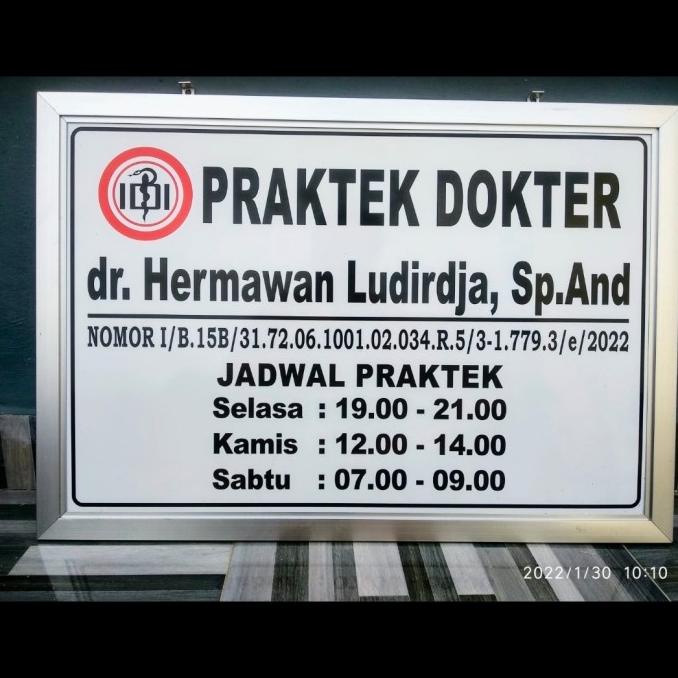 Papan Nama Akrilik plang bidan / plang dokter 60x80 + lis alumunium