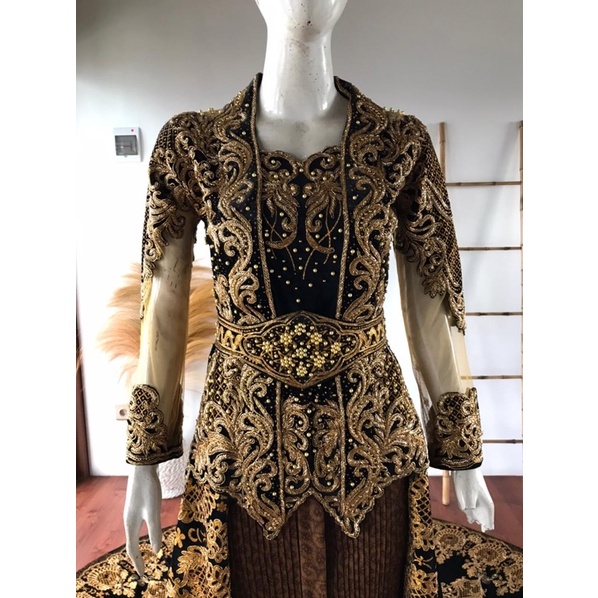 Kebaya pengantin Kutubaru/kebaya pengantin ekor