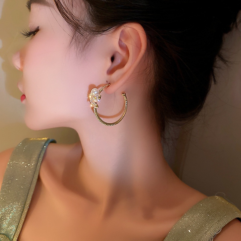 Anting Bentuk Lingkaran Geometris Butterfly Gaya Korea