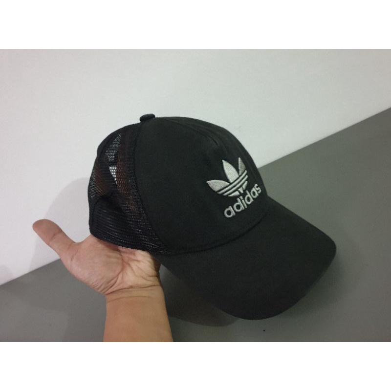 Topi Adidas Trefoil Trucker Original.