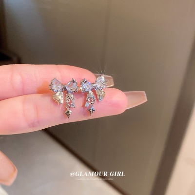 YEEZII Anting Tusuk Gantung Silver Desain Pitabintang Hias Kristal Gaya Elegan Untuk Wanita
