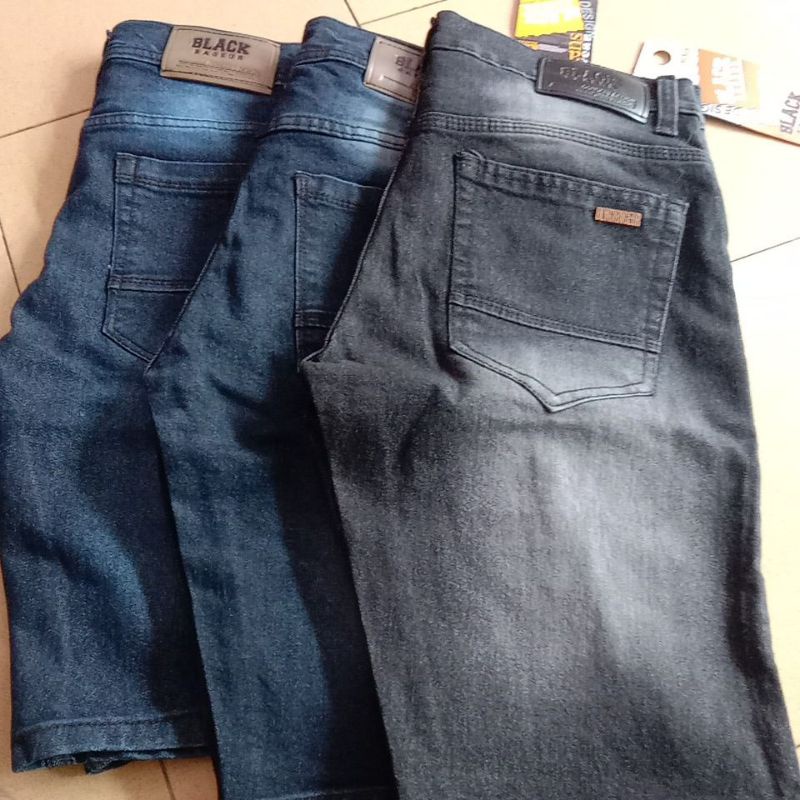 celana jeans pendek model sobek² distro