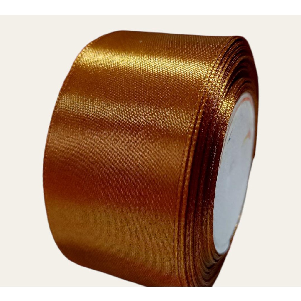 

Pita Satin Coklat Gold Ukuran 1.5 inch / 4cm Per Roll