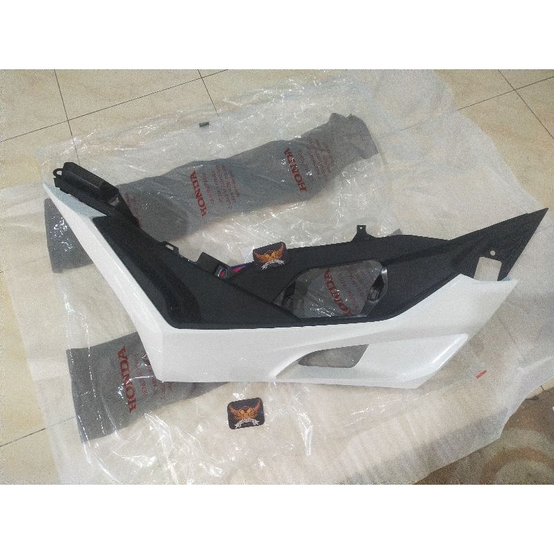 cover body bawah lantai pijakan set PCX 160 pcx160 putih ori ahm