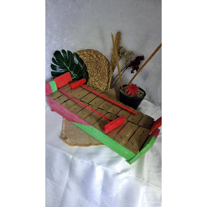 Gamelan Saron Mainan edukasi Anak Alat musik tradisional Gamelan Kecil Mini Cilik Saron + Pentungan 