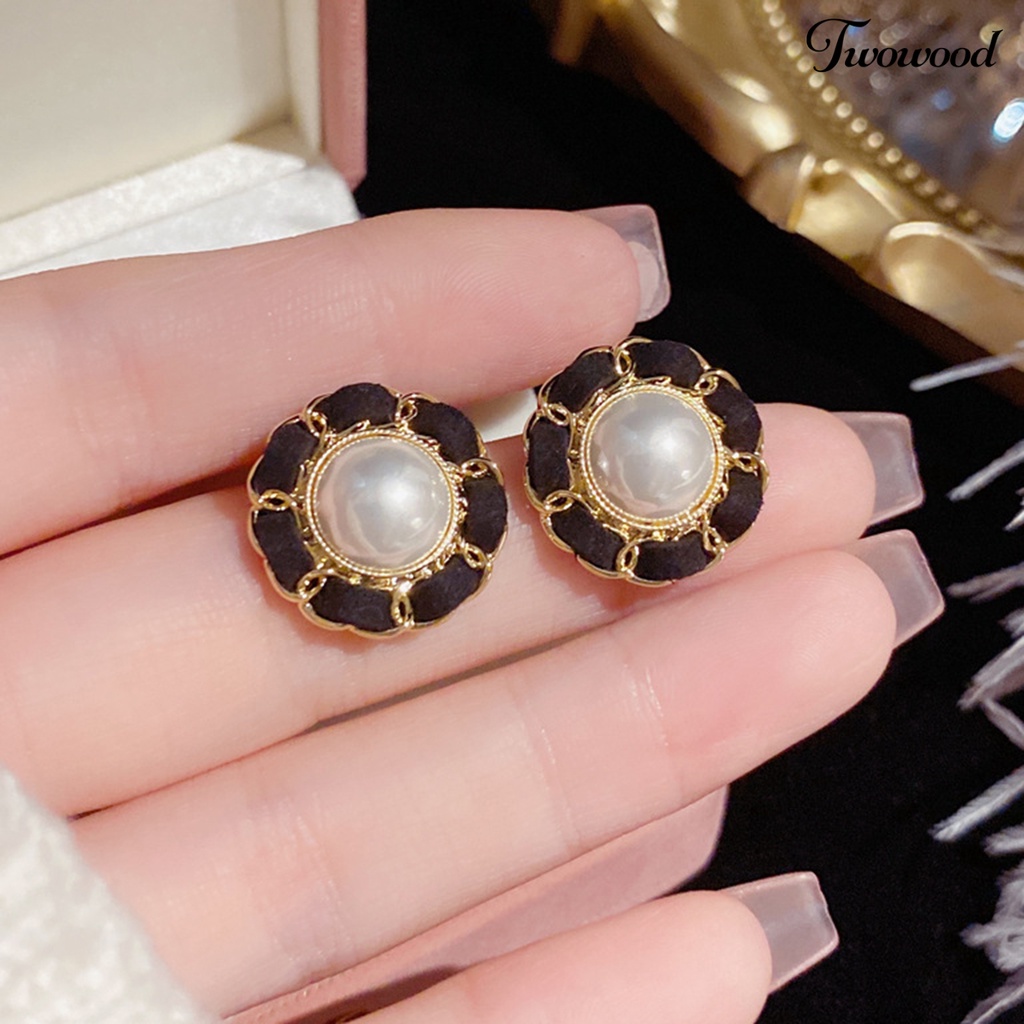 1 Pasang Anting Stud Desain Geometris Aksen Mutiara Tiruan Gaya Minimalis Elegan Untuk Wanita