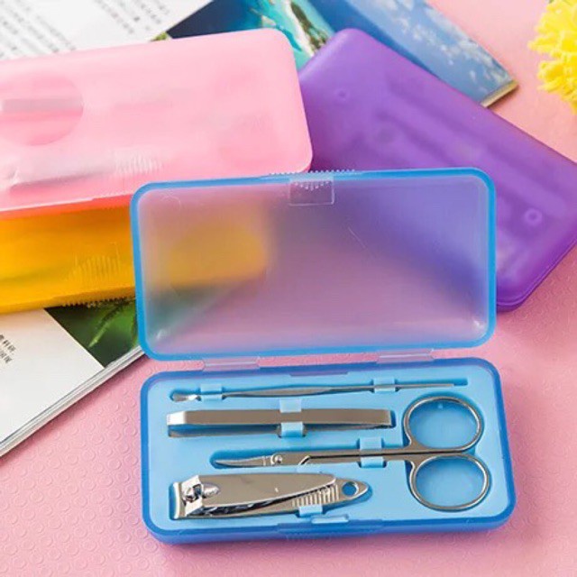 Manicure Set 4 in 1 Lengkap Gunting Kuku Capit Pinset Korek Telinga Stainless Mini Travelling