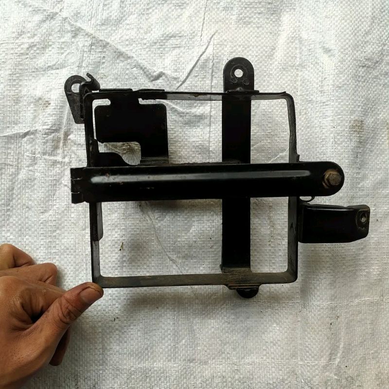 PANGKON DUDUKAN TEMPAT AKI TIGER REVO ORIGINAL 2000