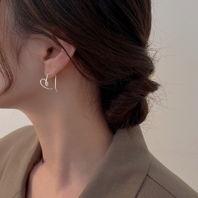 Magic789 Anting Tusuk Gantung Bentuk Hati Hollow Bahan Silver s925 Untuk Wanita