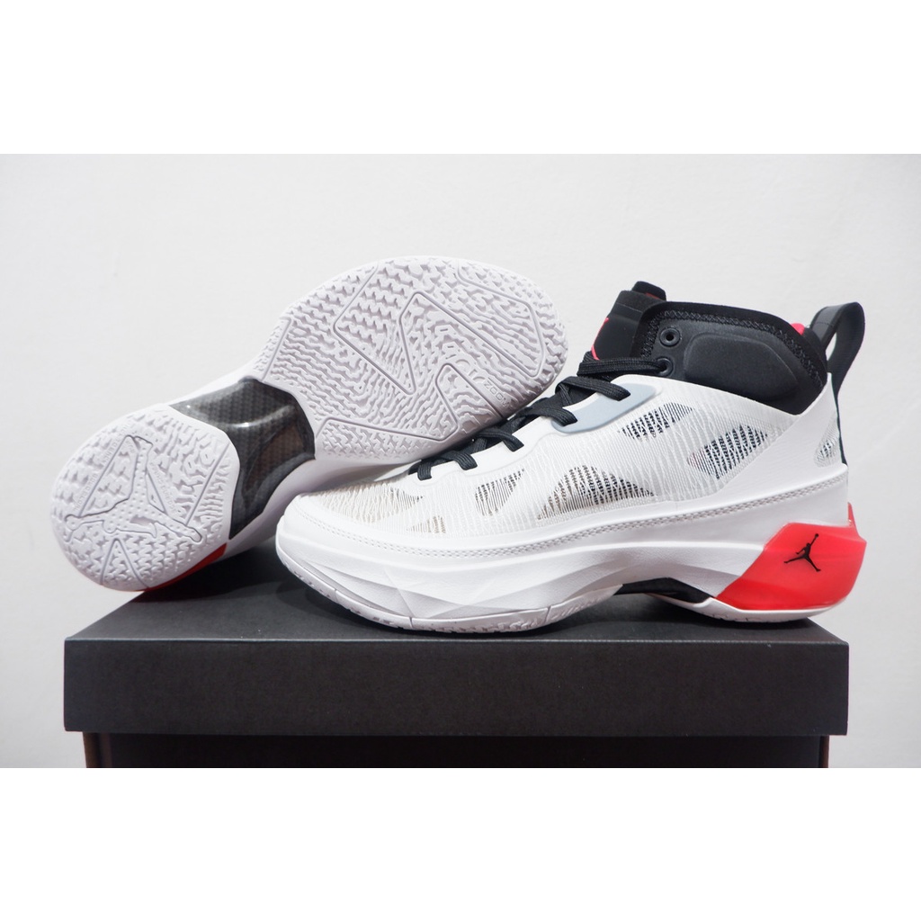 sepatu basket jordan