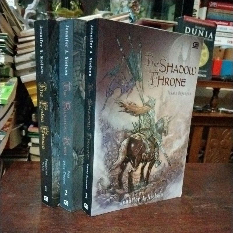 NOVEL JENNIFER A NIELSEN - THE FALSE PRINCE THE RUNNAWAY KING THE SHADOW THRONE