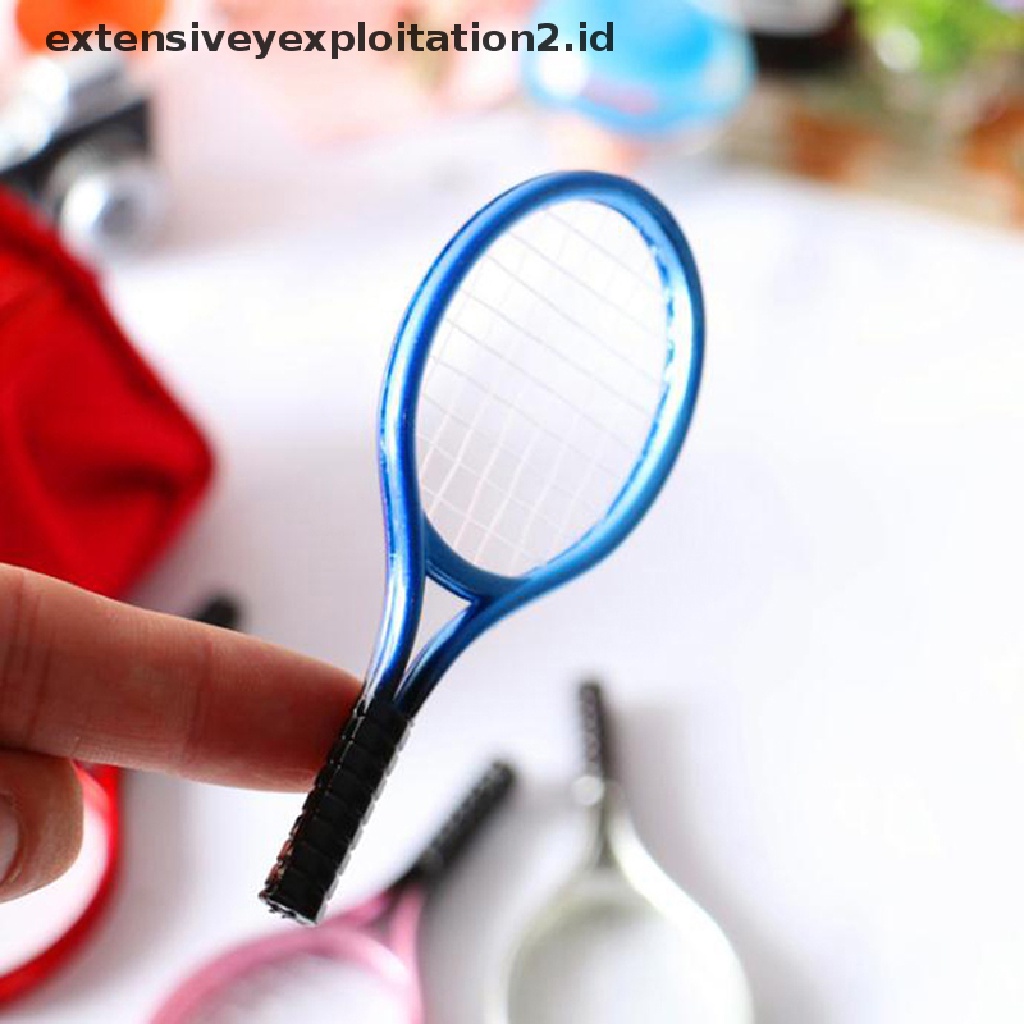 1pc Miniatur Raket Tenis + 1PC Bola Aksesoris Rumah Boneka 1: 6 1: 12