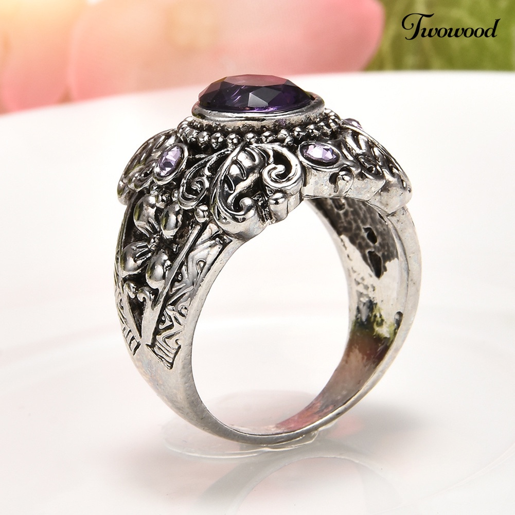 Cincin Jari Bentuk Bulat Motif Ukir Bunga Aksen Amethyst Imitasi Gaya Vintage Untuk Wanita