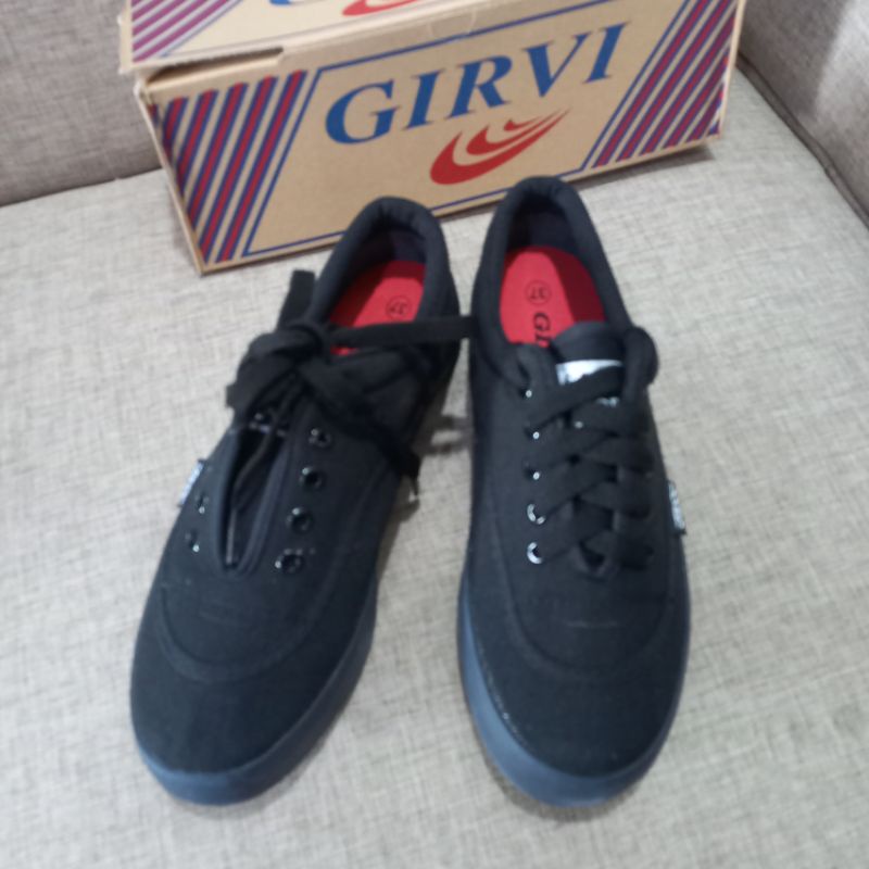 Sepatu girvi 01