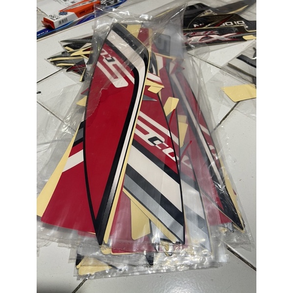 STIKER STRIPING MOTOR SCOOPY 2023 MERAH SPORTY RED