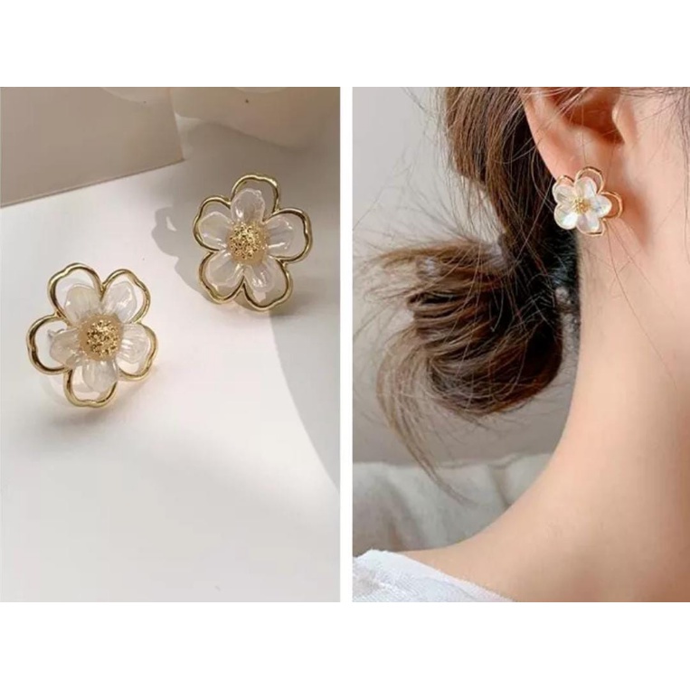 Anting bunga untuk wanita terbaru