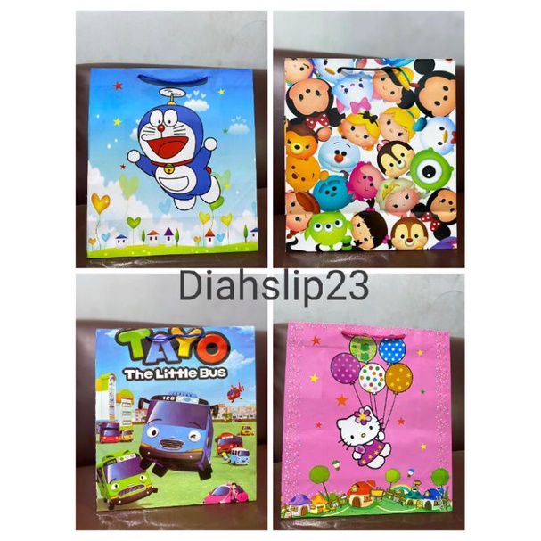 

PAPERBAG PAPERBAG MOTIF TAS KERTAS PERNIKAHAN KADO ULANG TAHUN