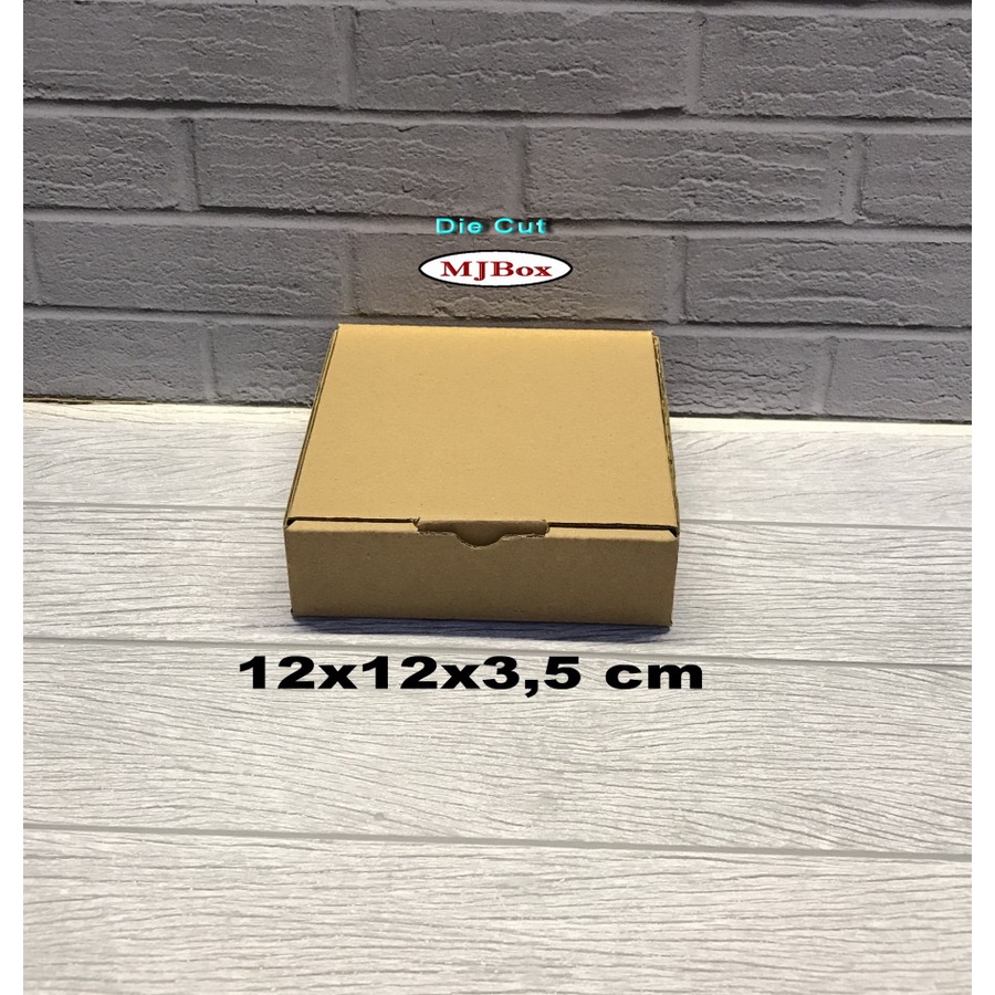 

kardus/karton/box.uk.12x12x3,5 cm .....Model Die Cut