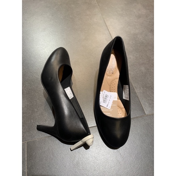 Comfort plus karma hitam pantofel payless