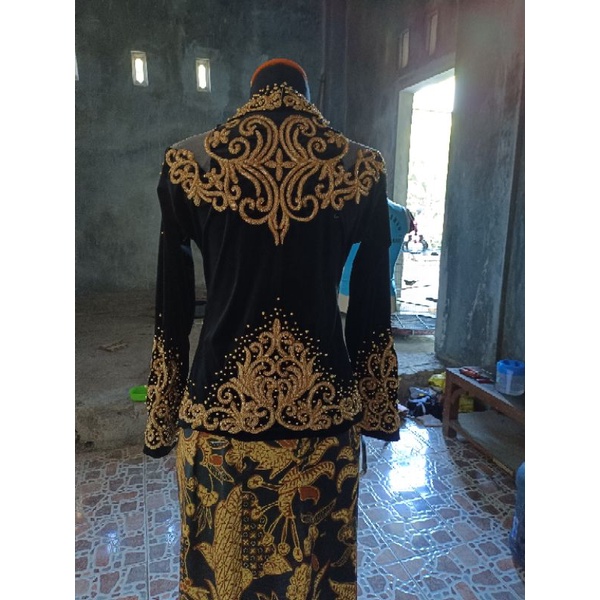 kebaya bludru kutubaru atasan