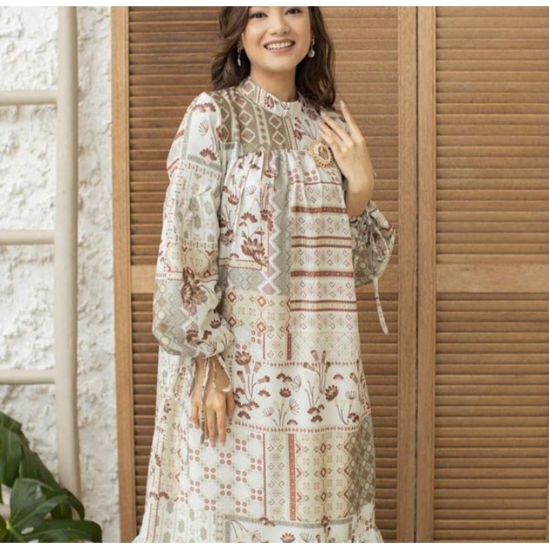 amanda dress, wearing klamby